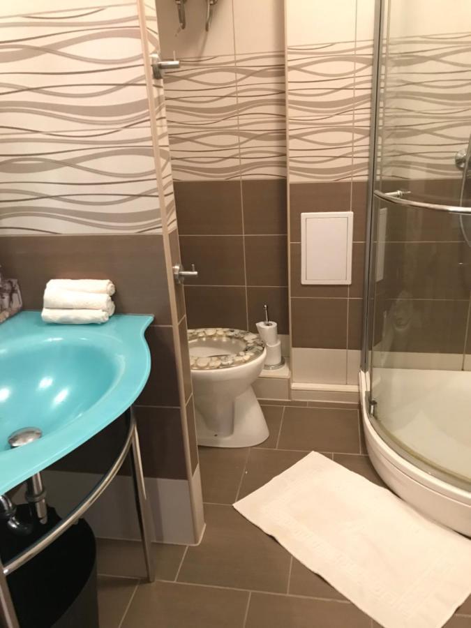Dom Square-Centrum-Free Parking Apartment Szeged Ngoại thất bức ảnh