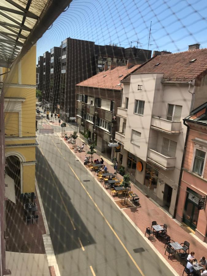 Dom Square-Centrum-Free Parking Apartment Szeged Ngoại thất bức ảnh