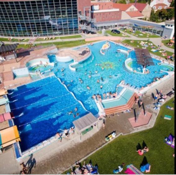 Dom Square-Centrum-Free Parking Apartment Szeged Ngoại thất bức ảnh