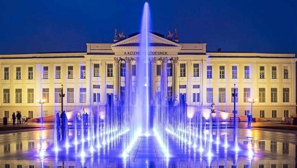 Dom Square-Centrum-Free Parking Apartment Szeged Ngoại thất bức ảnh