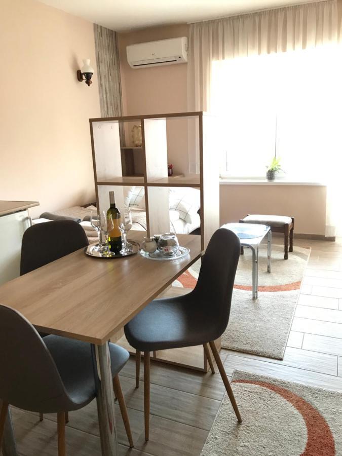 Dom Square-Centrum-Free Parking Apartment Szeged Ngoại thất bức ảnh