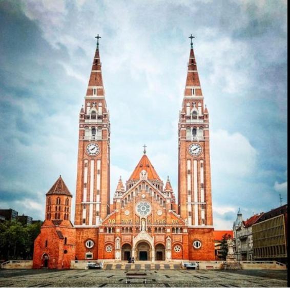 Dom Square-Centrum-Free Parking Apartment Szeged Ngoại thất bức ảnh